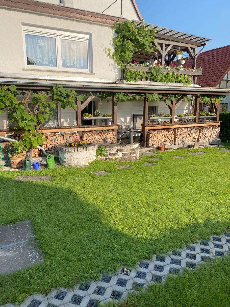 Terrasse mit Garten